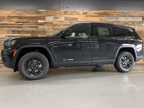New 2025 Jeep Grand Cherokee L Altitude image 19