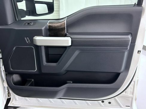 Used 2022 Ford F250 Lariat w/ Lariat Ultimate Package AWD/4WD image 16