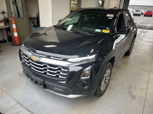 Used 2025 Chevrolet Equinox LT AWD/4WD image 1