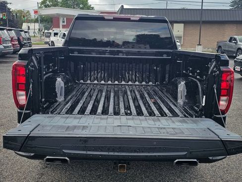 Used 2022 GMC Sierra 1500 Elevation w/ LPO, Elevation Black Package AWD/4WD image 11