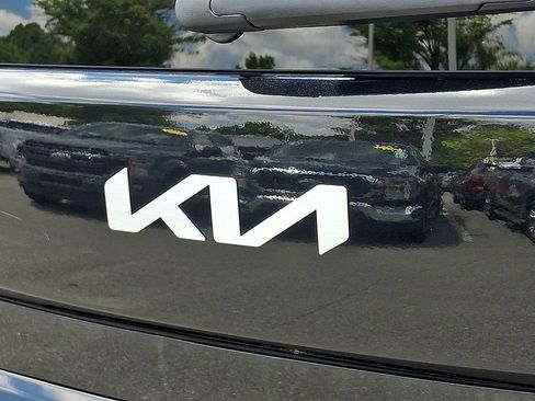 Used 2025 Kia Soul LX w/ LX Technology Package FWD image 29
