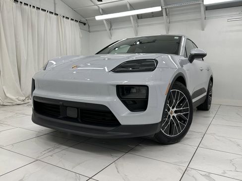 Certified 2025 Porsche Macan Electric image 8
