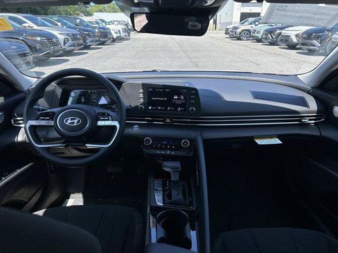 New 2026 Hyundai Elantra Hybrid FWD image 6