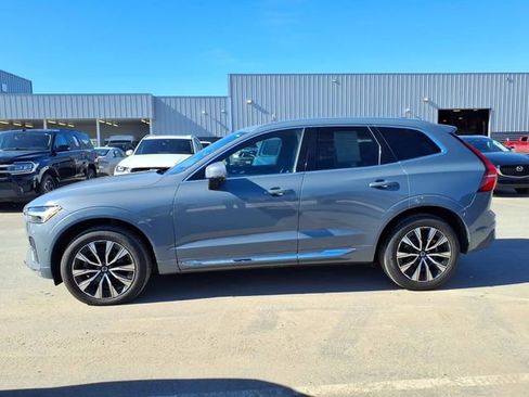 Used 2023 Volvo XC60 B5 Plus image 8