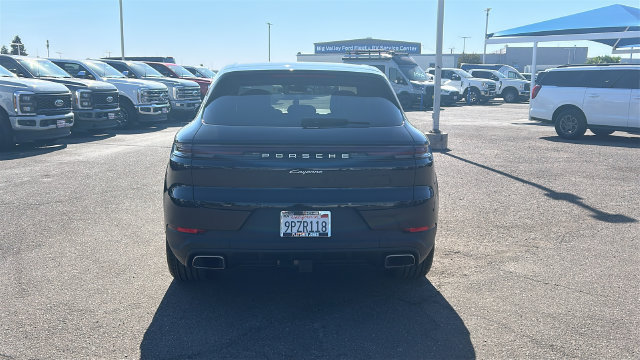Used 2024 Porsche Cayenne AWD/4WD image 4