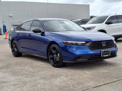Used 2024 Honda Accord Sport image 2