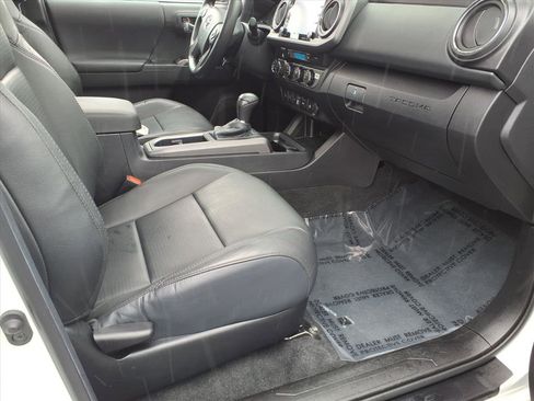 Certified 2023 Toyota Tacoma TRD Sport image 6