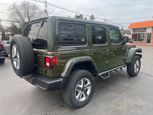 Used 2022 Jeep Wrangler Unlimited Sahara w/ Cold Weather Group image 8