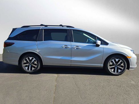 New 2026 Honda Odyssey EX-L image 2