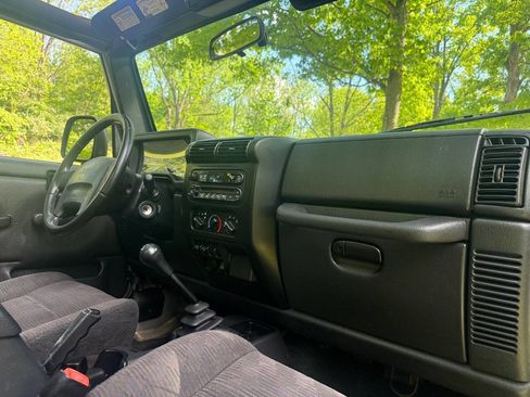 Used 2003 Jeep Wrangler SE AWD/4WD image 38