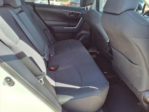 Used 2020 Toyota RAV4 LE image 19