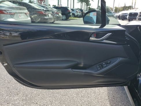 Used 2017 MAZDA MX-5 Miata RF Grand Touring image 10