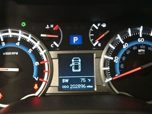 Used 2018 Toyota 4Runner SR5 Premium AWD/4WD image 16