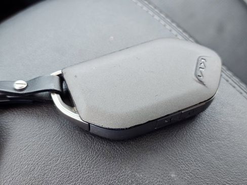 Used 2024 Kia Sorento S FWD image 30