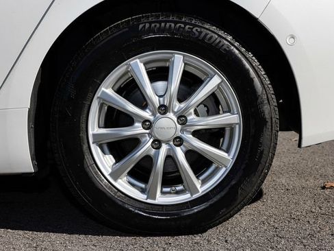 Used 2021 Toyota Prius AWD image 68