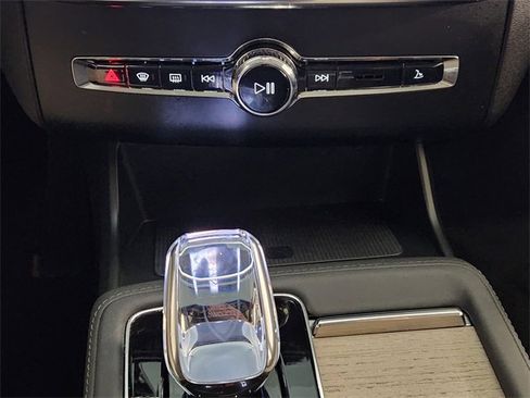 Used 2025 Volvo XC90 B5 Plus image 19