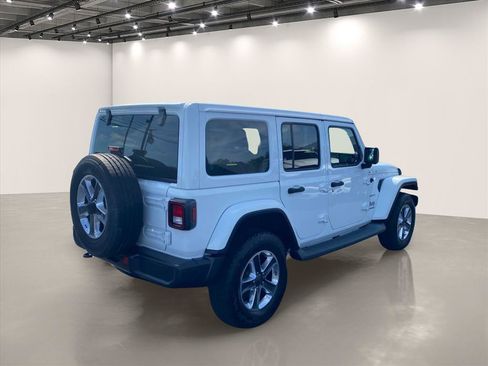 Used 2019 Jeep Wrangler Unlimited Sahara w/ Uconnect 4C Nav & Sound Group AWD/4WD image 7