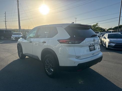 Used 2024 Nissan Rogue S AWD/4WD image 5