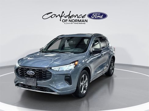 Used 2023 Ford Escape ST-Line image 3