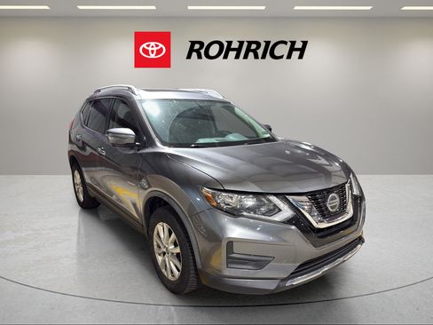Used 2018 Nissan Rogue SV w/ Sun & Sound Touring Package AWD/4WD image 4
