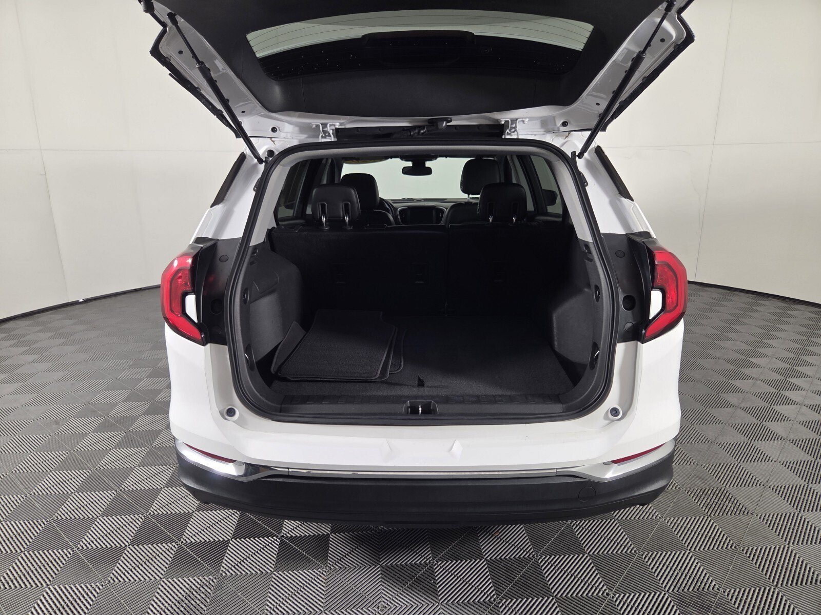 Used 2020 GMC Terrain SLT FWD image 26