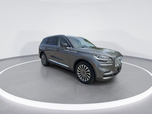 Used 2023 Lincoln Aviator AWD w/ Premium Package image 2