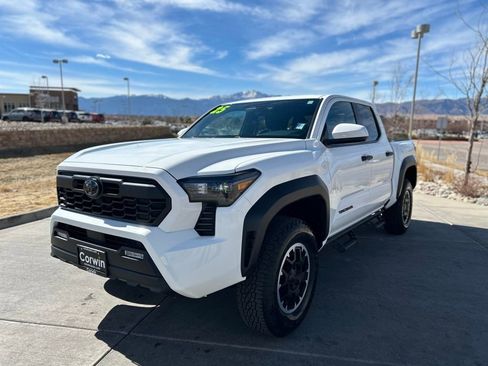 Used 2025 Toyota Tacoma TRD Off-Road image 3