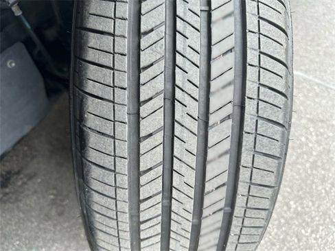 Used 2021 Toyota RAV4 LE image 11