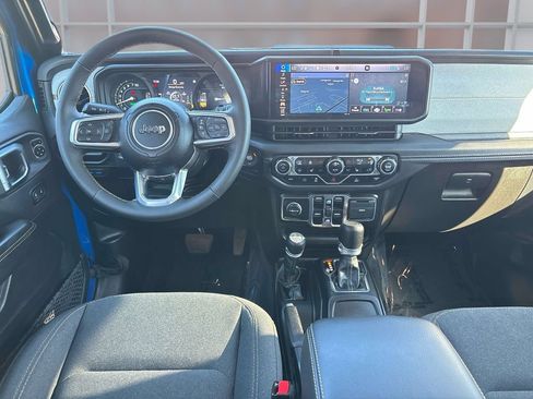 Used 2024 Jeep Wrangler Unlimited Sahara w/ Technology Group AWD/4WD image 12
