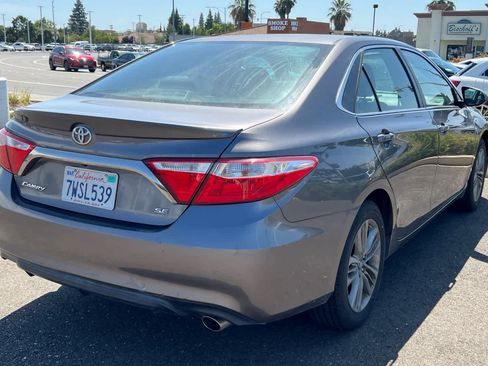 Used 2017 Toyota Camry SE FWD image 4
