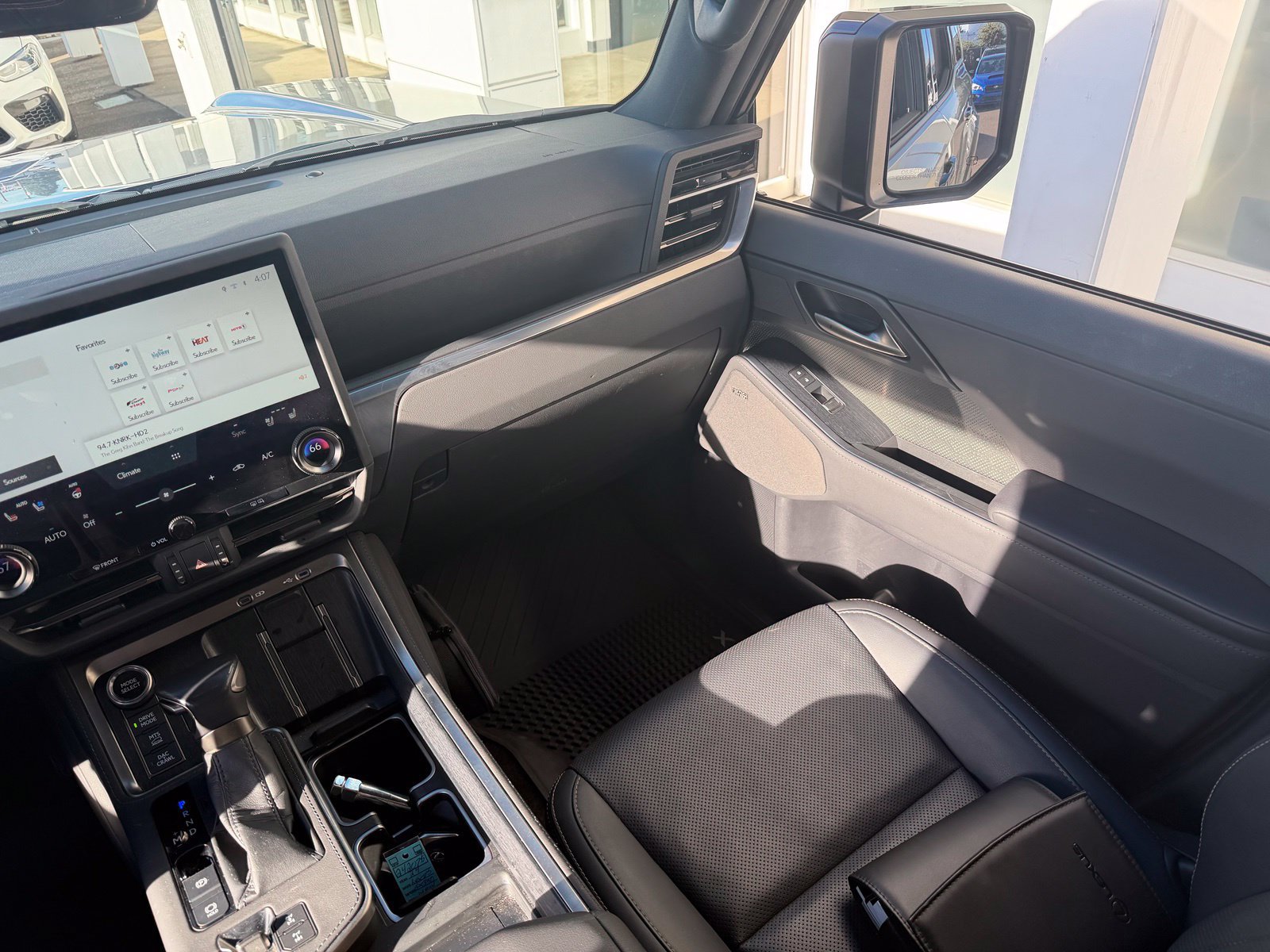 Used 2024 Lexus GX 550 AWD/4WD image 7