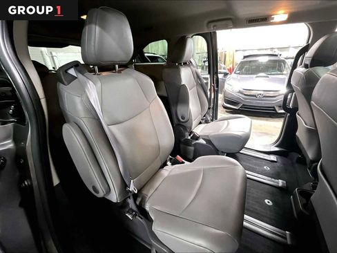 Certified 2021 Toyota Sienna XLE image 20