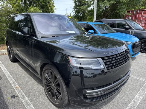 Used 2023 Land Rover Range Rover SE image 1
