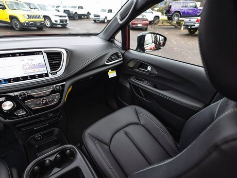 New 2026 Chrysler Pacifica Select w/ S Appearance Package image 26