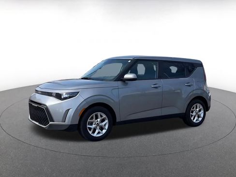Used 2025 Kia Soul LX w/ LX Technology Package image 8