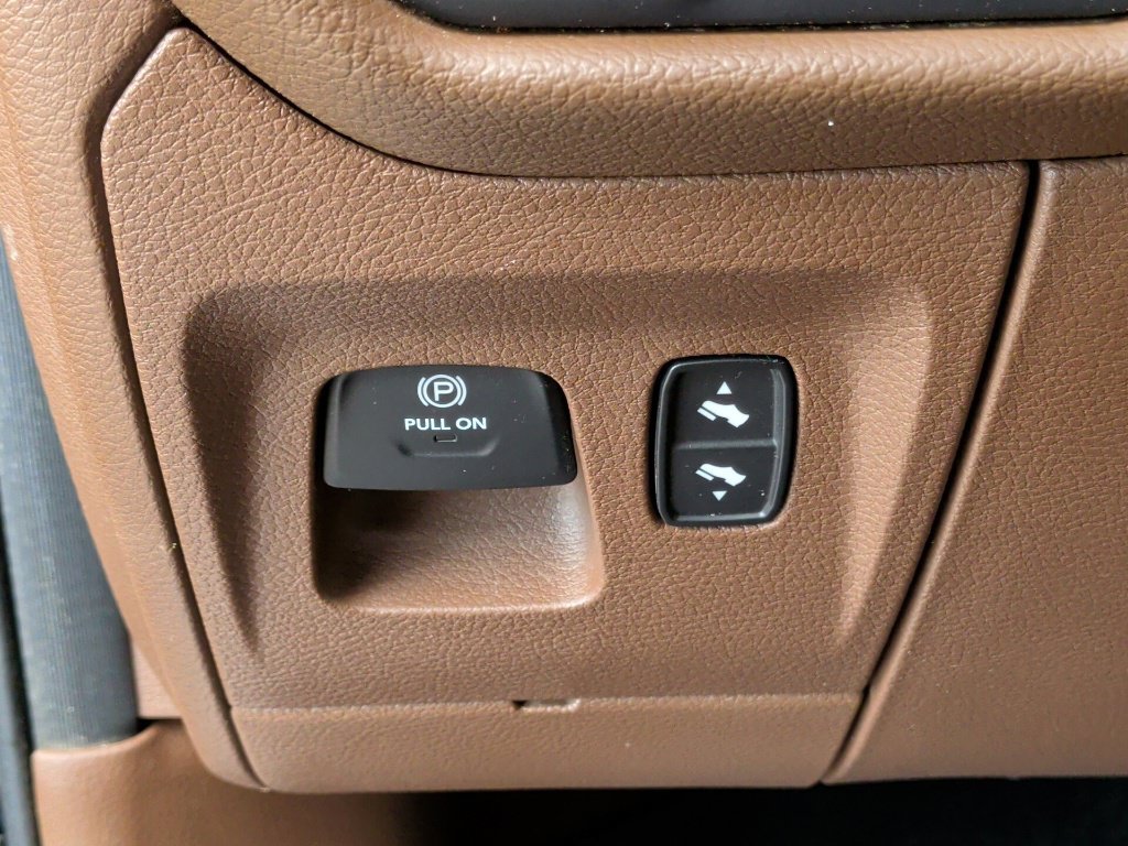 Used 2020 RAM 1500 Laramie RWD image 16