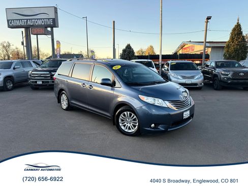 Used 2017 Toyota Sienna XLE w/ XLE Navigation Package FWD image 1