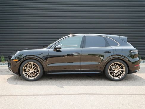 New 2025 Porsche Cayenne Turbo image 2