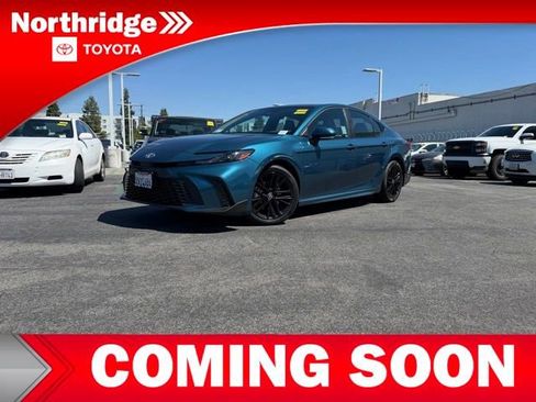 Used 2026 Toyota Camry SE image 3