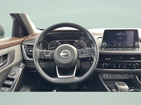 Used 2023 Nissan Rogue S AWD/4WD image 13