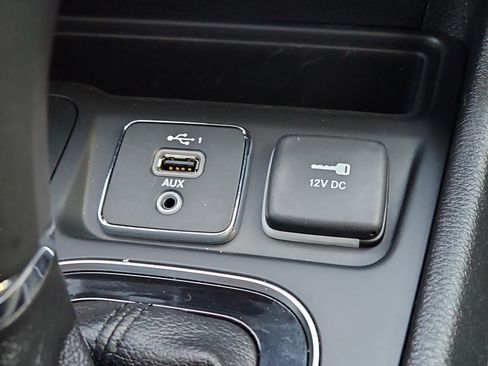 Used 2020 Jeep Cherokee Limited image 10