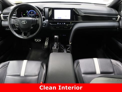 Used 2025 Toyota Camry SE image 30