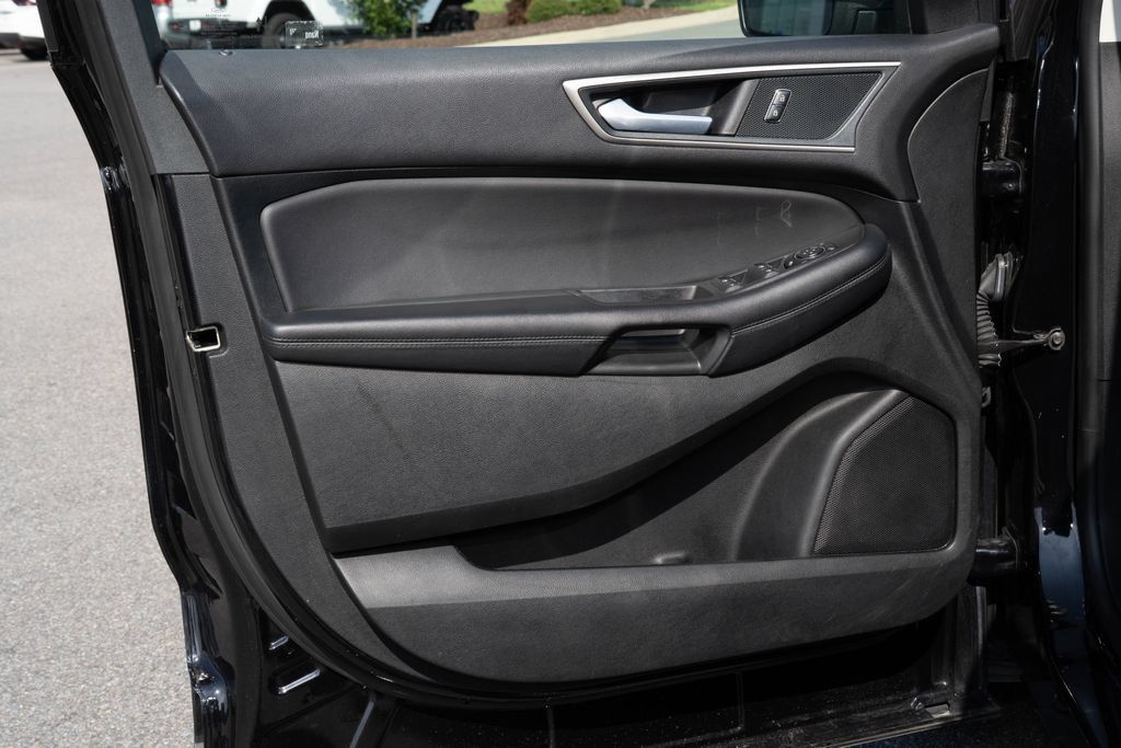 Used 2024 Ford Edge SEL AWD/4WD image 10