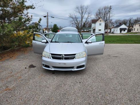 Used 2011 Dodge Avenger Lux image 23