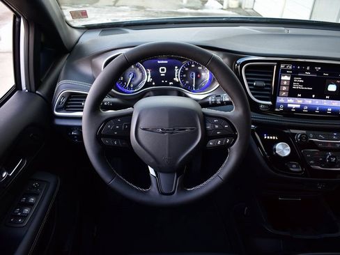 New 2026 Chrysler Pacifica Select w/ S Appearance Package FWD image 38