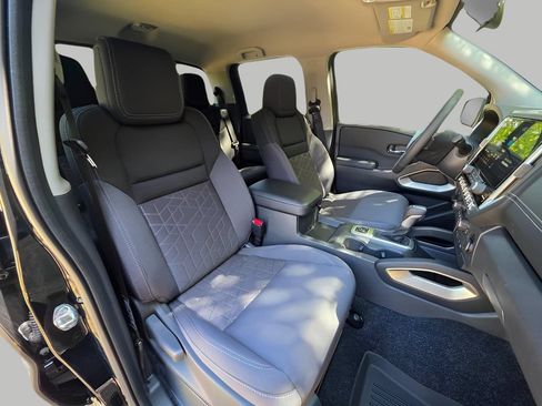 New 2026 Nissan Frontier SV w/ All-Weather Content Package AWD/4WD image 11