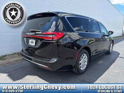 Used 2024 Chrysler Pacifica Touring-L FWD image 5