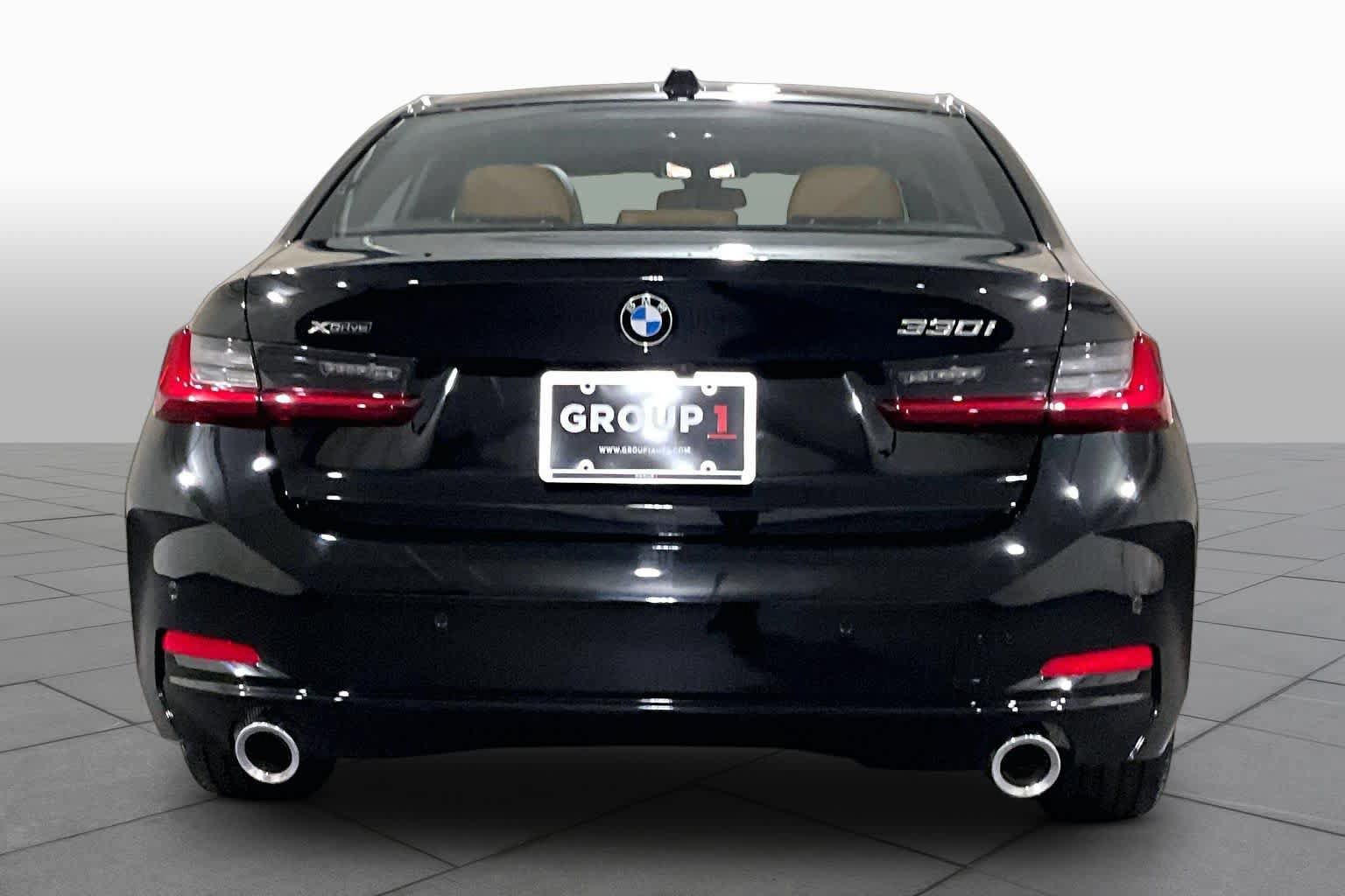 Used 2025 BMW 330i xDrive Sedan w/ Premium Package AWD/4WD image 4