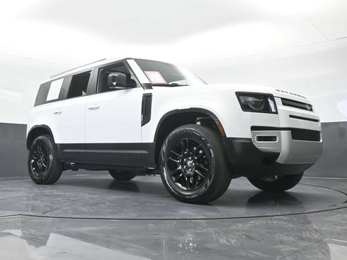 Used 2025 Land Rover Defender 110 S AWD/4WD image 79