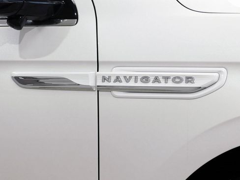 Used 2024 Lincoln Navigator Reserve w/ Equipment Group 201A image 11